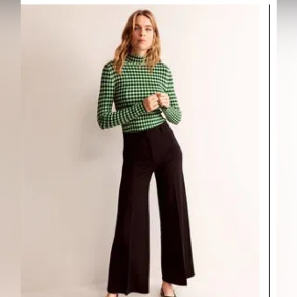 Boden Tops - Boden Green and White Knit Turtleneck - Sweater